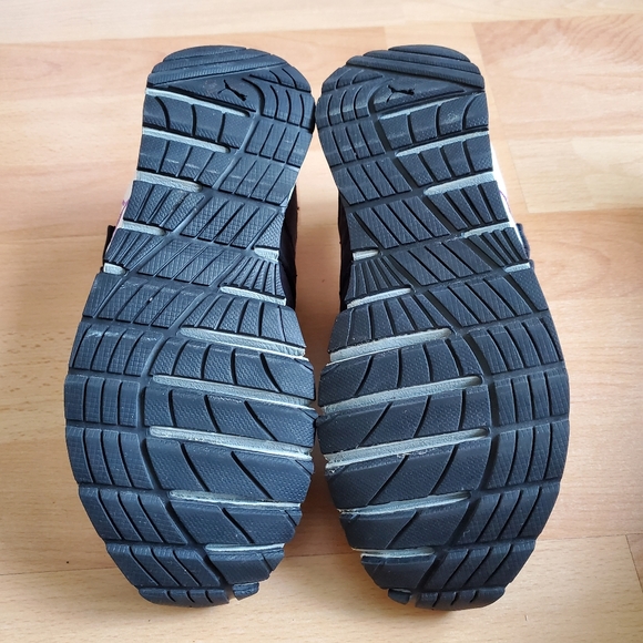 Sneakers 👟 - Picture 2 of 5